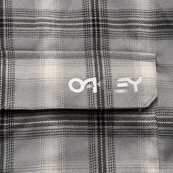 Oakley Shirt Mens Size XL Hydrolix Niseko Tech Flannel Snap Button Plaid Gray - Picture 4 of 7